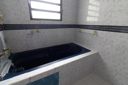 Casa para alugar com 200m², 3 quartos e 6 vagasBanheiro da Suíte