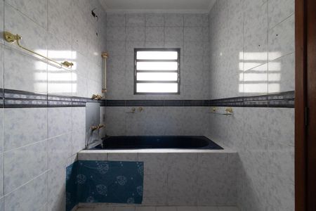 Casa para alugar com 200m², 3 quartos e 6 vagasBanheiro da Suíte