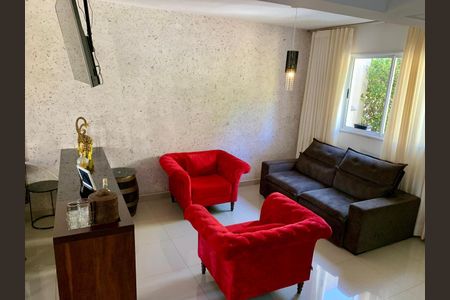 Casa de Condomínio à venda com 3 quartos, 226m² em Vila Madeira, Nova Lima