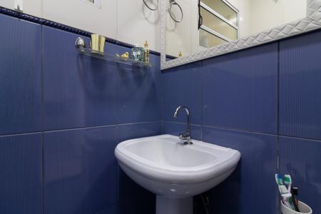 Casa à venda com 130m², 3 quartos e 2 vagasBanheiro