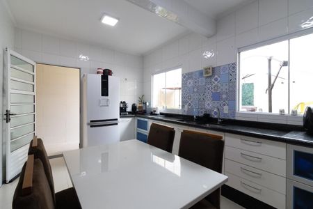 Casa à venda com 130m², 3 quartos e 2 vagasCozinha