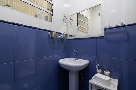 Casa à venda com 130m², 3 quartos e 2 vagasBanheiro