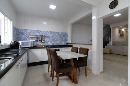 Casa à venda com 130m², 3 quartos e 2 vagasCozinha