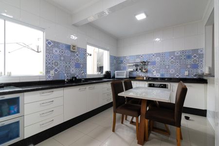 Casa à venda com 130m², 3 quartos e 2 vagasCozinha