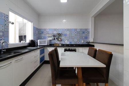 Casa à venda com 130m², 3 quartos e 2 vagasCozinha