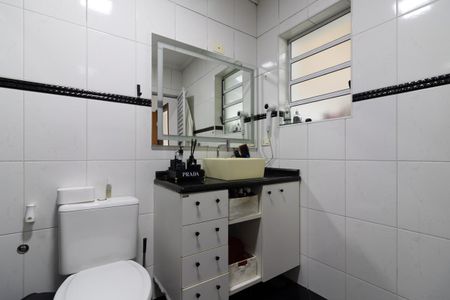 Casa à venda com 130m², 3 quartos e 2 vagasBanheiro da Suíte