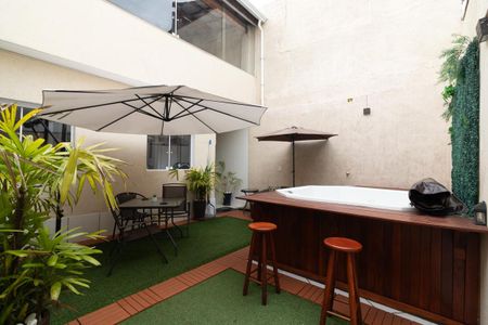 Casa à venda com 130m², 3 quartos e 2 vagasJacuzzi