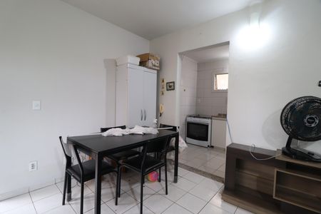 Sala de apartamento para alugar com 2 quartos, 45m² em Dona Zulmira, Uberlândia