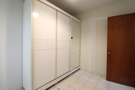 Quarto 2 de apartamento para alugar com 2 quartos, 45m² em Dona Zulmira, Uberlândia