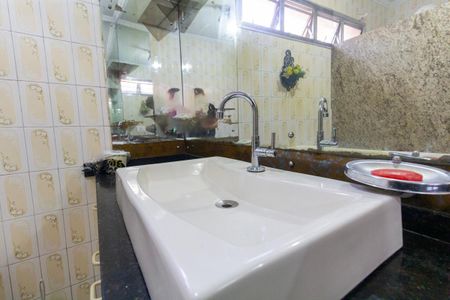 Casa para alugar com 220m², 3 quartos e 3 vagasBanheiro 1