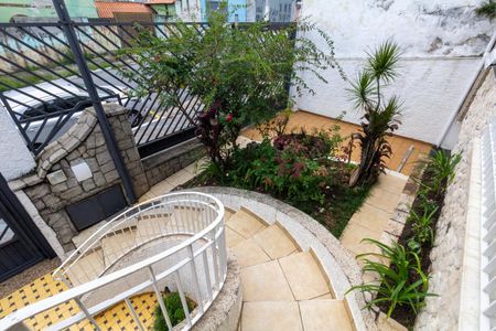 Casa para alugar com 220m², 3 quartos e 3 vagasEscada