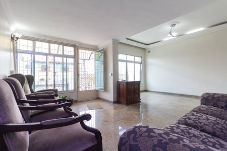 Casa para alugar com 220m², 3 quartos e 3 vagasSala