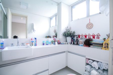 Apartamento à venda com 127m², 3 quartos e 2 vagas Apartamento à venda com 127m², 3 quartos e 2 vagasBanheiro da Suíte 1