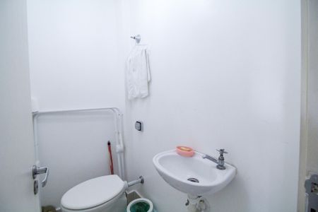 Apartamento à venda com 127m², 3 quartos e 2 vagas Apartamento à venda com 127m², 3 quartos e 2 vagasBanheiro da Área de Serviço