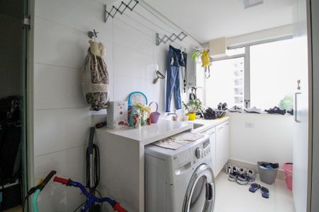 Apartamento à venda com 127m², 3 quartos e 2 vagas Apartamento à venda com 127m², 3 quartos e 2 vagasÁrea de Serviço