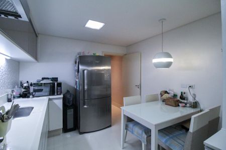 Apartamento à venda com 127m², 3 quartos e 2 vagas Apartamento à venda com 127m², 3 quartos e 2 vagasCozinha