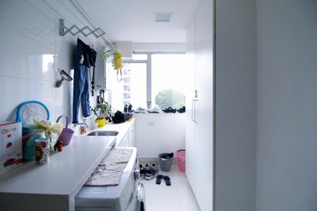 Apartamento à venda com 127m², 3 quartos e 2 vagas Apartamento à venda com 127m², 3 quartos e 2 vagasÁrea de Serviço