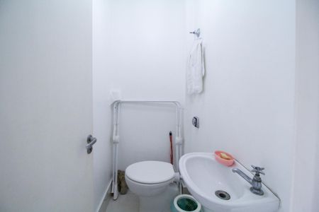 Apartamento à venda com 127m², 3 quartos e 2 vagas Apartamento à venda com 127m², 3 quartos e 2 vagasBanheiro da Área de Serviço