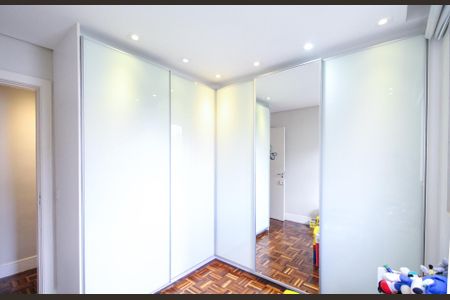 Apartamento à venda com 127m², 3 quartos e 2 vagas Apartamento à venda com 127m², 3 quartos e 2 vagasQuarto