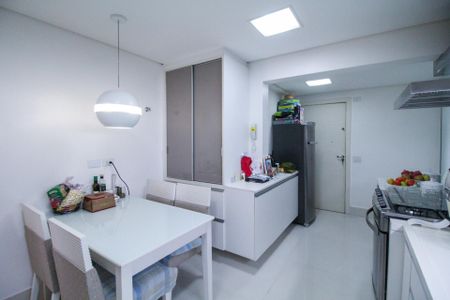 Apartamento à venda com 127m², 3 quartos e 2 vagas Apartamento à venda com 127m², 3 quartos e 2 vagasCozinha