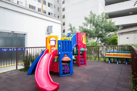 Apartamento à venda com 43m², 2 quartos e 1 vaga Apartamento à venda com 43m², 2 quartos e 1 vagaÁrea comum - Playground