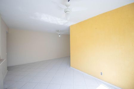 Sala de apartamento para alugar com 2 quartos, 80m² em Mutondo, São Gonçalo