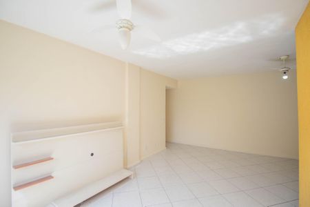 Sala de apartamento para alugar com 2 quartos, 80m² em Mutondo, São Gonçalo