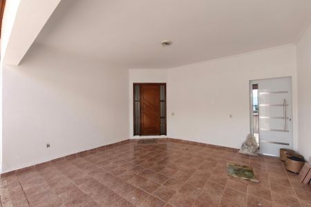 Casa à venda com 214m², 3 quartos e 4 vagasQuintal - Garagem