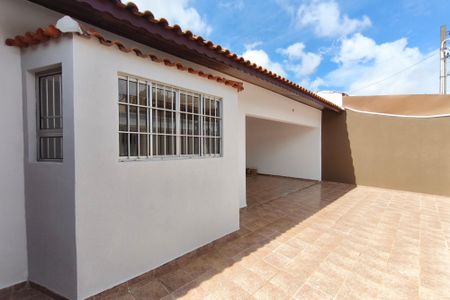 Casa à venda com 214m², 3 quartos e 4 vagasQuintal - Garagem