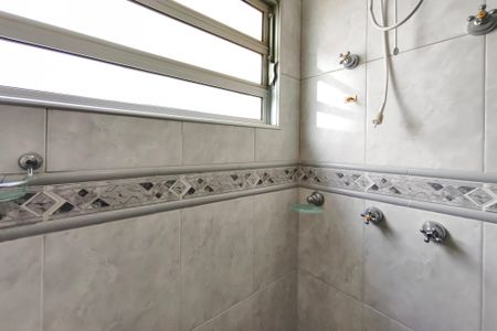 Casa à venda com 214m², 3 quartos e 4 vagasBanheiro Social