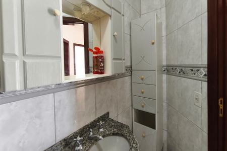 Casa à venda com 214m², 3 quartos e 4 vagasBanheiro Social