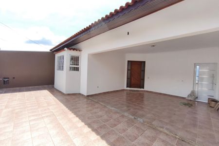 Casa à venda com 214m², 3 quartos e 4 vagasQuintal - Garagem