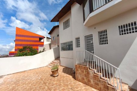 Casa à venda com 214m², 3 quartos e 4 vagasQuintal