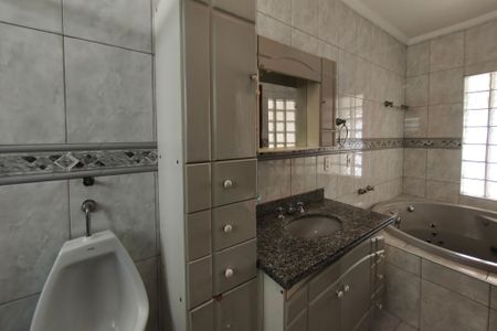 Casa à venda com 214m², 3 quartos e 4 vagasBanheiro Suíte