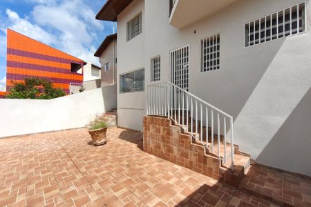 Casa à venda com 214m², 3 quartos e 4 vagasQuintal