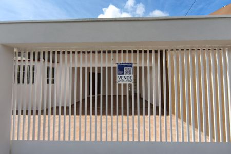 Casa à venda com 214m², 3 quartos e 4 vagasPLACA INSTALADA NA FACHADA