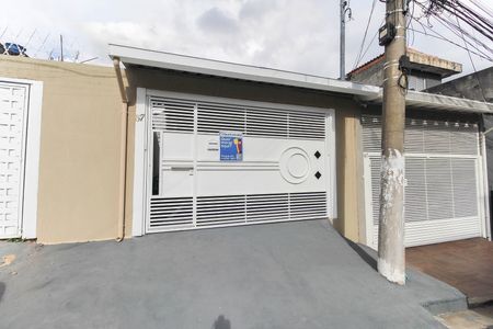 Casa para alugar com 125m², 2 quartos e 2 vagasFachada