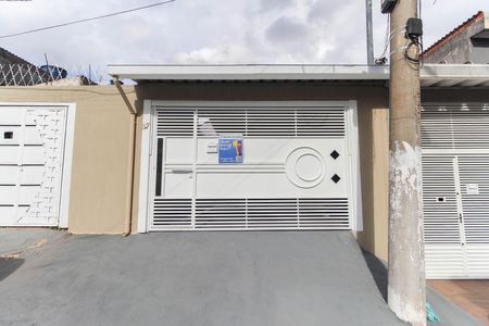 Casa para alugar com 125m², 2 quartos e 2 vagasFachada