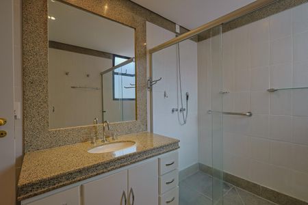 Apartamento à venda com 179m², 4 quartos e 3 vagasBanheiro da Suíte 3