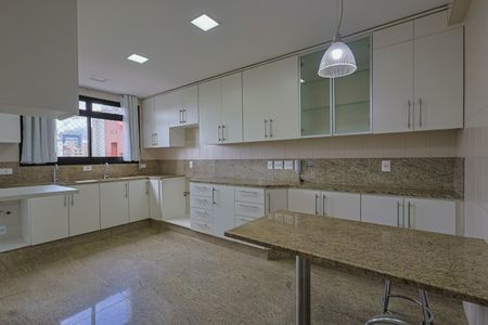 Apartamento à venda com 179m², 4 quartos e 3 vagasCozinha