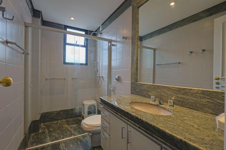 Apartamento à venda com 179m², 4 quartos e 3 vagasBanheiro da Suíte 1