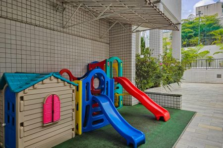 Apartamento à venda com 179m², 4 quartos e 3 vagasÁrea comum - Playground