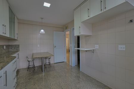 Apartamento à venda com 179m², 4 quartos e 3 vagasCozinha