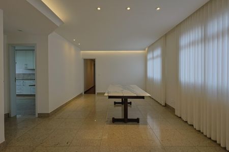 Apartamento à venda com 179m², 4 quartos e 3 vagasSala