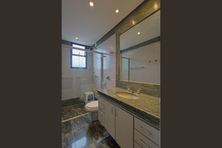 Apartamento à venda com 179m², 4 quartos e 3 vagasBanheiro da Suíte 1