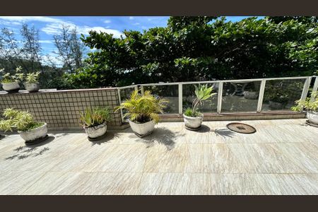 Apartamento à venda com 300m², 3 quartos e 2 vagasVaranda