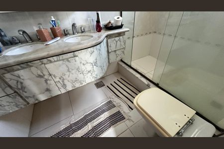 Apartamento à venda com 300m², 3 quartos e 2 vagasBanheiro do Quarto 3