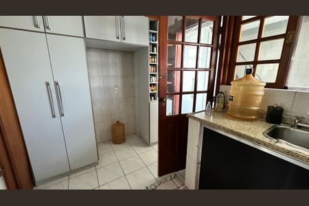 Apartamento à venda com 300m², 3 quartos e 2 vagasCozinha