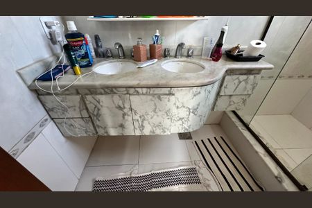 Apartamento à venda com 300m², 3 quartos e 2 vagasBanheiro do Quarto 3