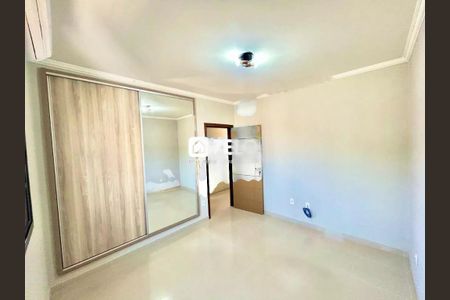 Casa à venda com 133m², 3 quartos e 4 vagas Casa à venda com 133m², 3 quartos e 4 vagasFoto 11